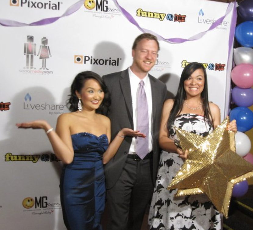 Trio posing with a gold star at Social Media Prom 2010